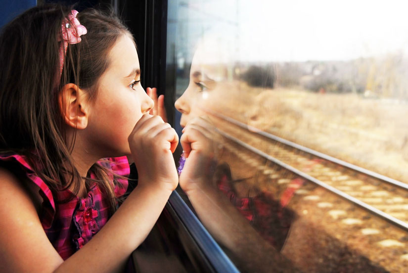 Alleinreisendes-Kind-in-der-Bahn