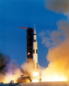 250px-Apollo_13_liftoff-KSC-70PC-160HR