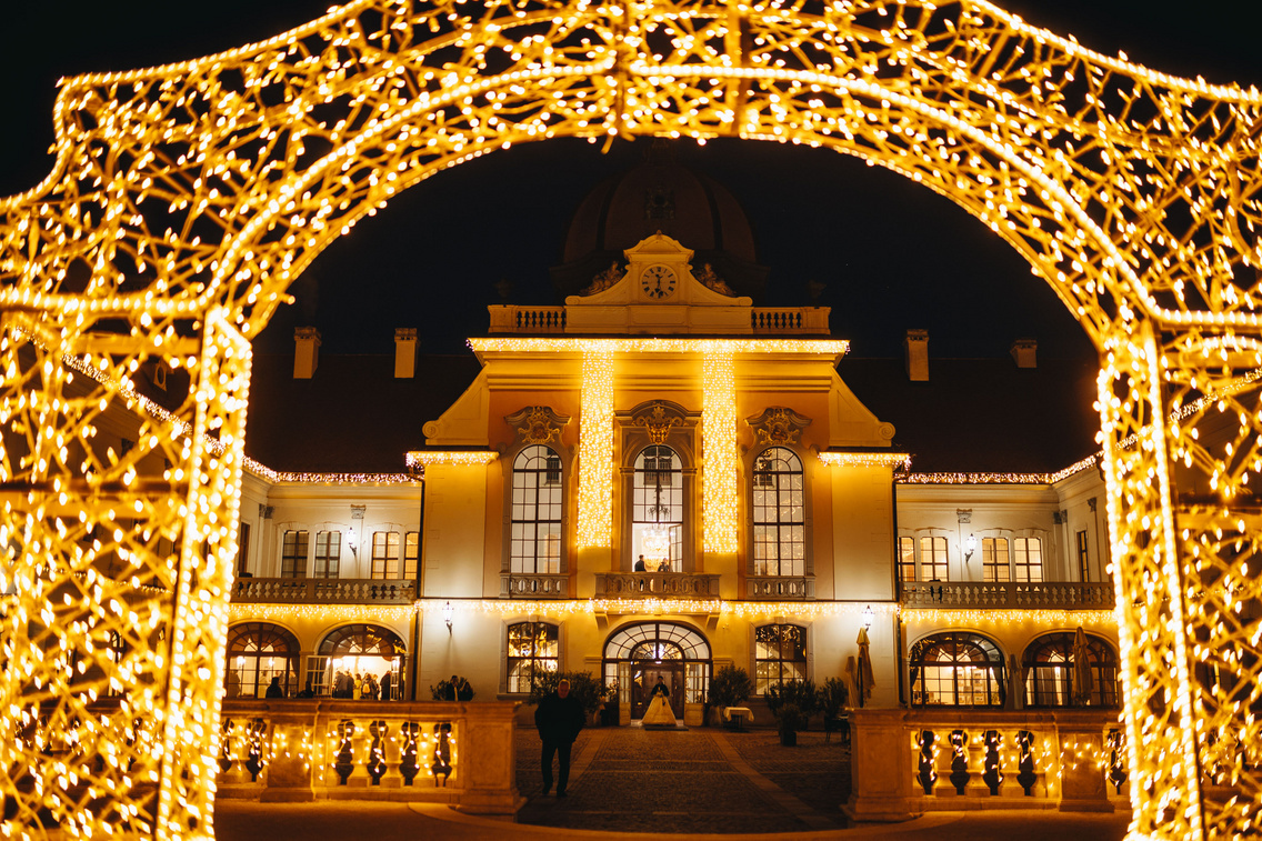 SÖTÉT ESTÉK – FÉNYPARKOK